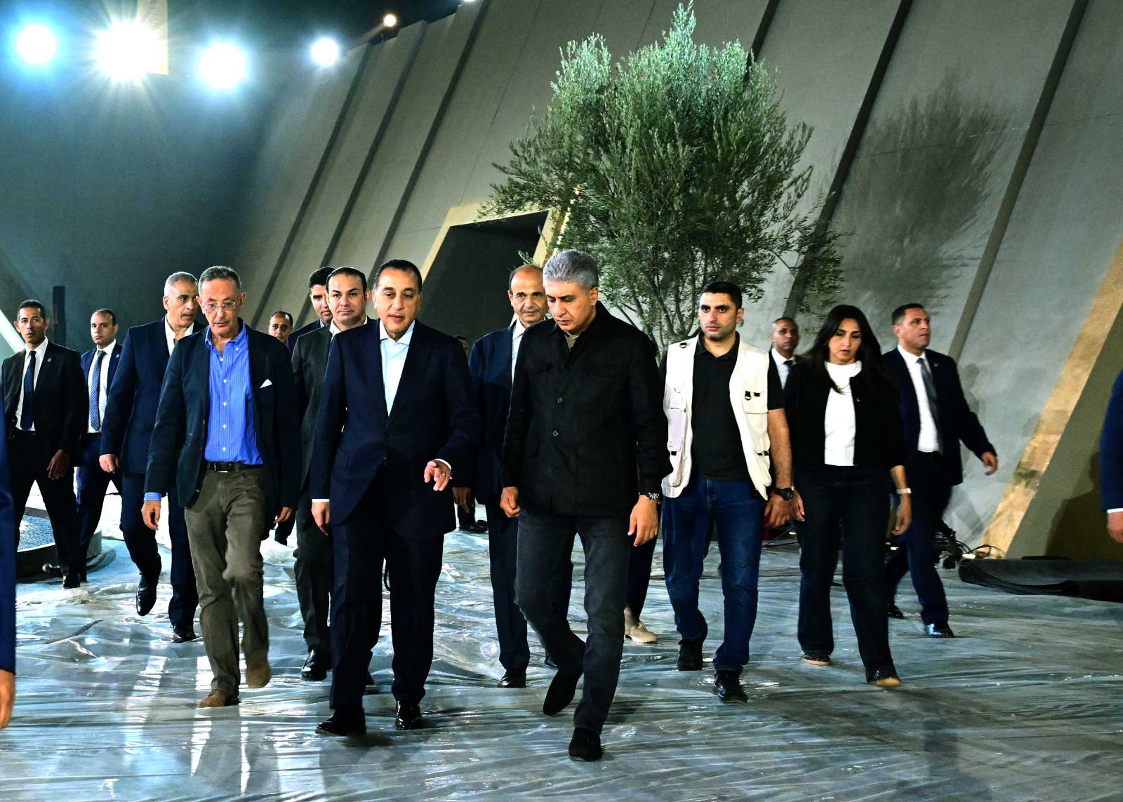 رئيس الوزراء يتابع اللمسات النهائية استعدادًا لاحتفالية افتتاح المتحف المصري الكبير.. صور