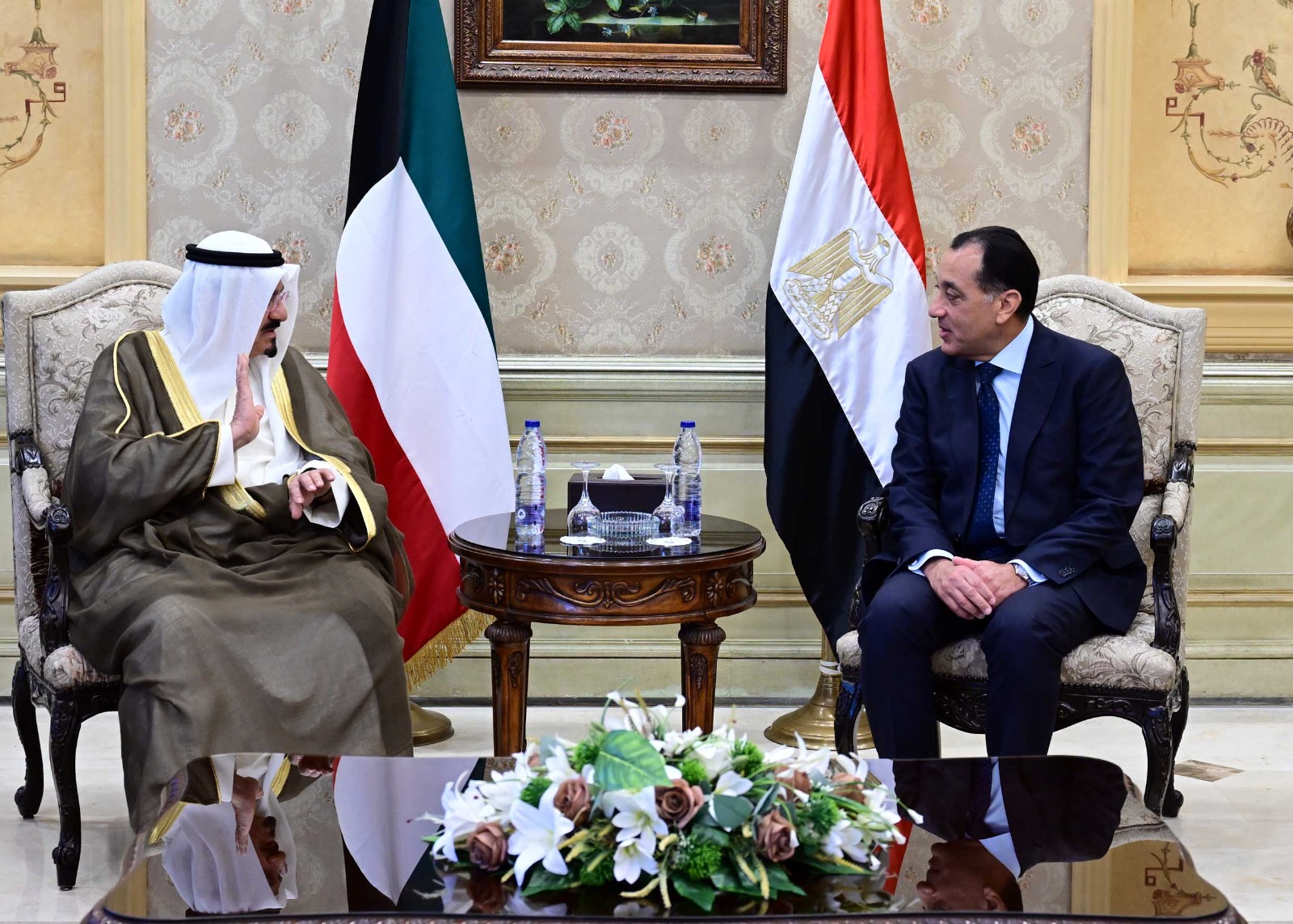 رئيس الوزراء يستقبل نظيره الكويتي بمطار القاهرة الدولي.. صور
