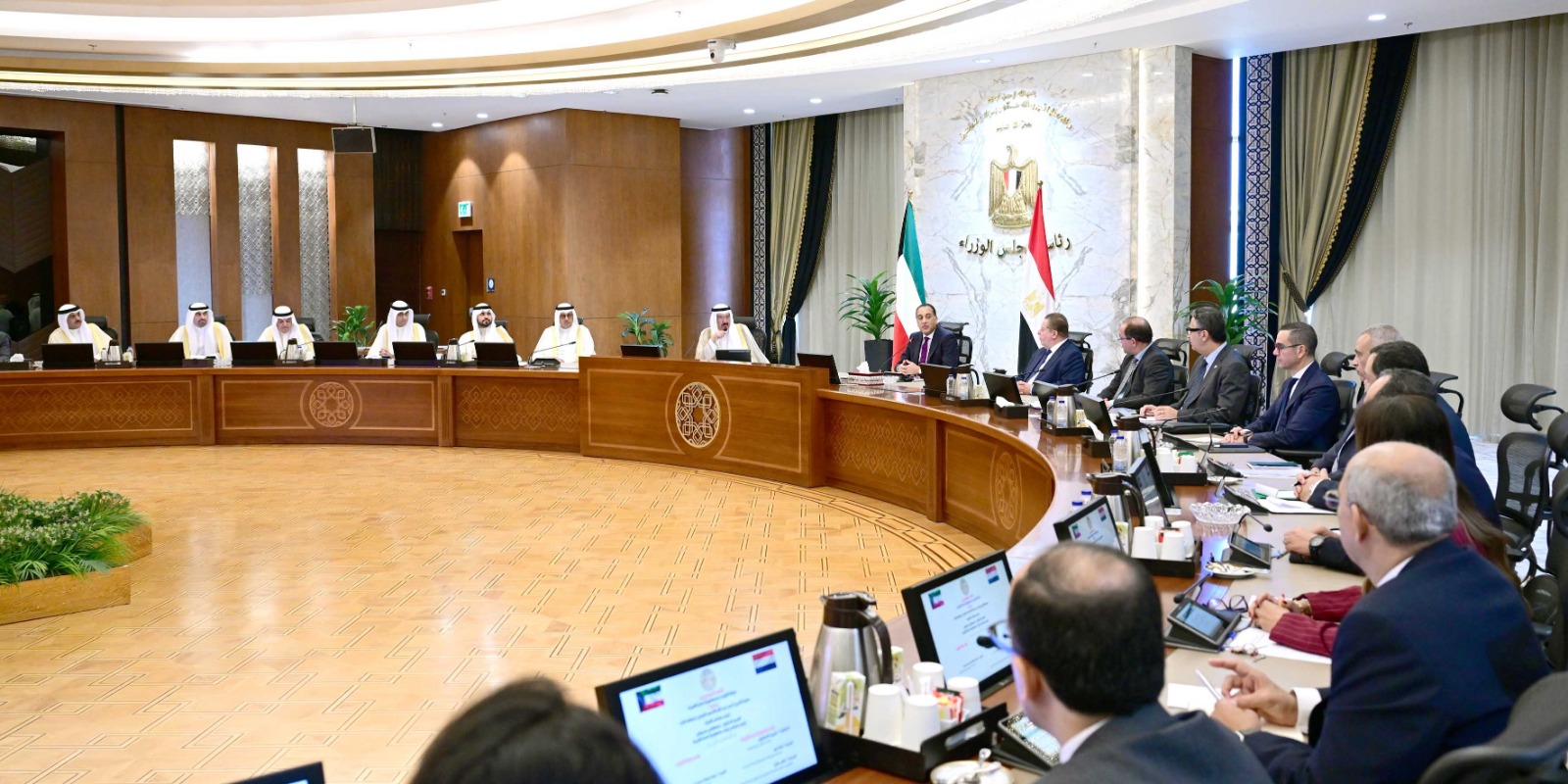 رئيسا وزراء مصر والكويت يعقدان جلسة مباحثات لبحث القضايا المشتركة بين البلدين.. صور