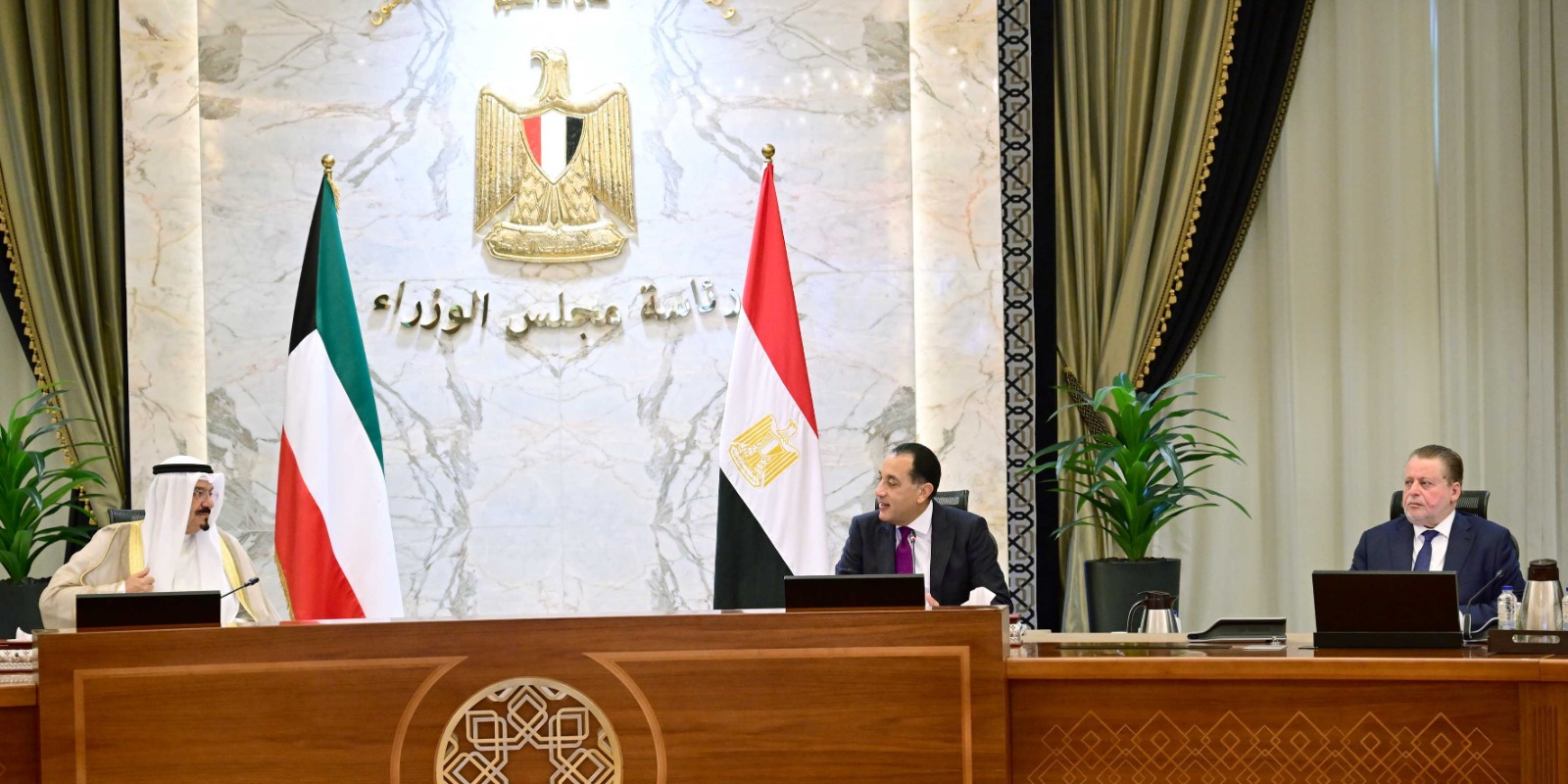 رئيسا وزراء مصر والكويت يعقدان جلسة مباحثات لبحث القضايا المشتركة بين البلدين.. صور