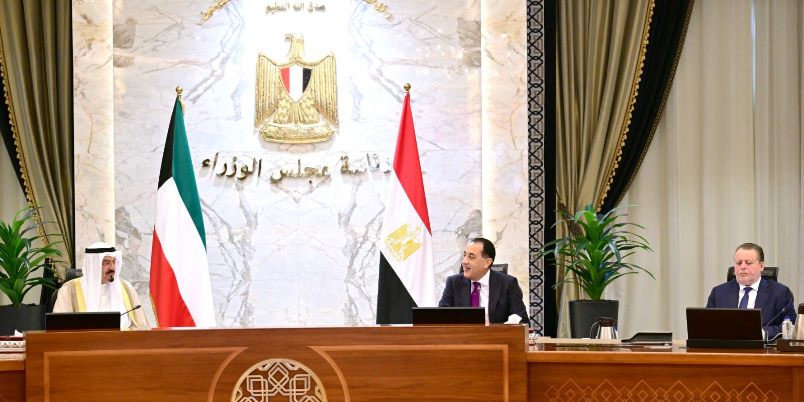 رئيسا وزراء مصر والكويت يعقدان جلسة مباحثات لبحث القضايا المشتركة بين البلدين.. صور