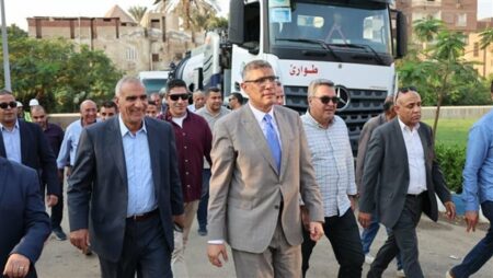 محافظ الجيزة يتفقد اصطفاف معدات شركة مياه الشرب والصرف الصحي