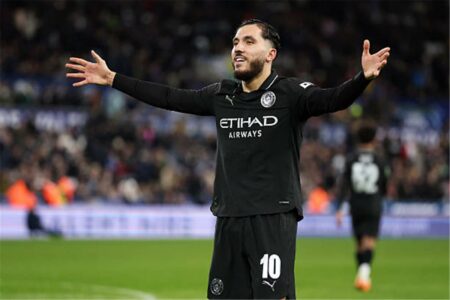 ريان شرقي يتغزل في بيب جوارديولا: مدرب مجنون