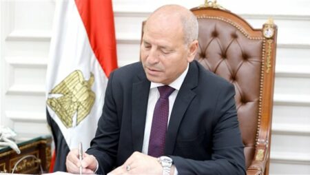 محافظ القاهرة يصدر حركة تنقلات بين سكرتيرى الأحياء