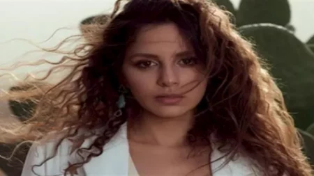 "فستان جريء".. جميلة عوض بإطلالة أنيقة في سادس أيام الجونة