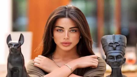 بصيحة الظهر المكشوف.. 7 صور ومعلومات عن إطلالة يارا السكري