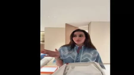 زوج يمنى خوري يفاجئها بهدية فاخرة بمناسبة أول طبخة بعد الزواج زوج يمنى خوري يفاجئها بهدية فاخرة بمناسبة أول طبخة بعد الزواج