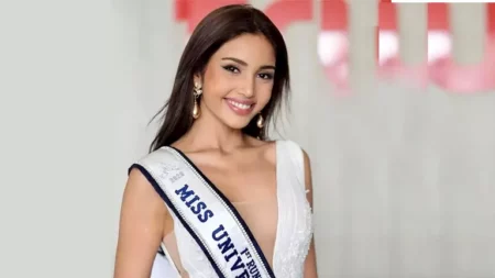 ملكة جمال الكون تتألق بصيحة الظهر المكشوف في أحدث ظهور