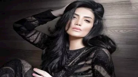 حورية فرغلي بإطلالة كاجوال.. ما سر ارتدائها الجاكيت الجينز؟