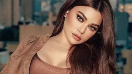 بـ"صيحة المونوكروم".. 7 صور لـ هيفاء وهبي بإطلالة جريئة- ومصممة أزياء تعلق