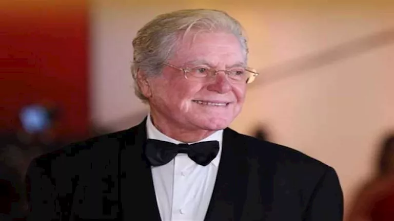 حسين فهمي وزوجته بإطلالة أنيقة في ثالث أيام الجونة حسين فهمي وزوجته بإطلالة أنيقة في ثالث أيام الجونة