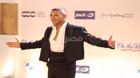 قميص حسن أبو الروس بالكرانيش وبدلة تامر حبيب بالخرز .. إطلالات غريبة أثارت الجدل بحفل افتتاح الجونة السينمائي