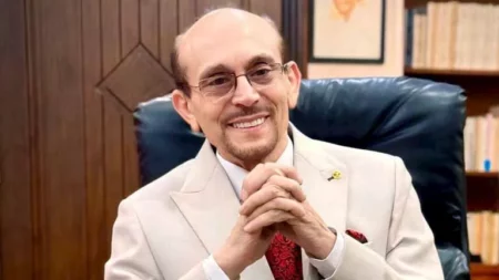 اتحاد المبدعين العرب يمنح محمد صبحي وسام التفرد في الإبداع