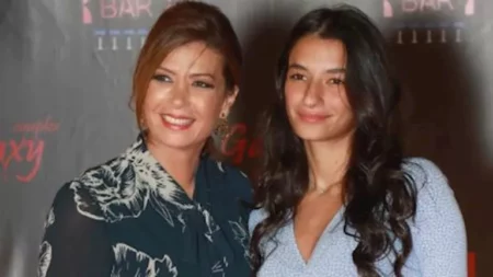 "قسمًا بالله محد فينا ساعدها".. منال سلامة تدافع عن ابنتها أميرة أديب