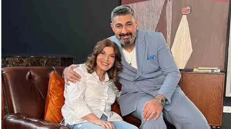 بالصور- ياسر جلال مع بطلات مسلسله "كلهم بيحبوا مودي" رمضان 2026