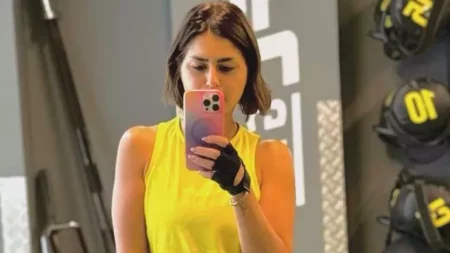 منة فضالي في الجيم والجمهور يعلق: "عاش يا كابتن" منة فضالي في الجيم والجمهور يعلق: "عاش يا كابتن"