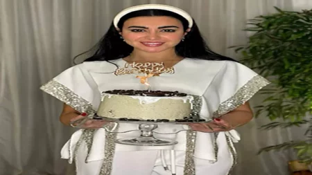 "جاذبية اللون الأبيض".. ميرهان حسين تخطف الأنظار بإطلالتها