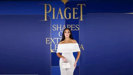 لوجين صلاح تتألق بفستان أبيض ساحر في حفل Piaget بأبو ظبي