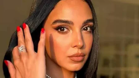 سلمى أبو ضيف بفستان قصير وجريء في أحدث إطلالتها