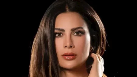 "الكات أوت أفسد التصميم".. خبير ينتقد إطلالة صبا مبارك في مهرجان الجونة