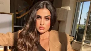 جمعت بين الجرأة والأناقة.. يمنى خوري بإطلالة مُلفتة