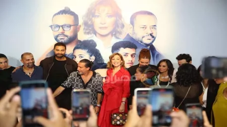 بالصور- منة شلبي بفستان أحمر ومايان السيد جريئة.. العرض الخاص لفيلم "هيبتا 2"