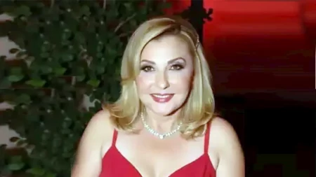 بلمسة ملكية.. نادية الجندي تخطف الأنظار- سر اختيار الأزرق