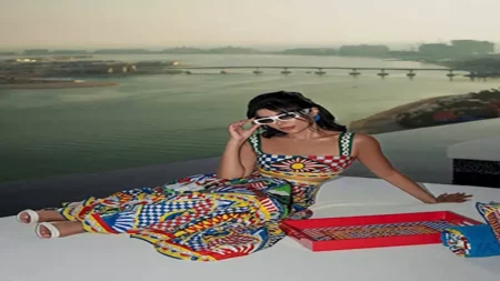 بـ كروب توب أنيق.. إطلالة جذابة لـ مهيرة عبد العزيز بـ كروب توب أنيق.. إطلالة جذابة لـ مهيرة عبد العزيز