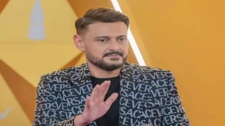 "الأهلي نمرة واحد".. رامز جلال يحتفل بتتويج الأهلي بالسوبر المصري