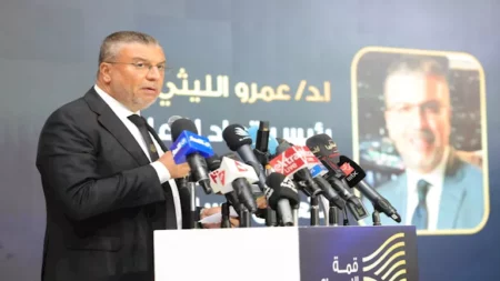 بمشاركة عبد الرحيم كمال.. عمرو الليثي يكرم الفائزين بجائزة ممدوح الليثي لدعم المواهب الشابة في السيناريو بمشاركة عبد الرحيم كمال.. عمرو الليثي يكرم الفائزين بجائزة ممدوح الليثي لدعم المواهب الشابة في السيناريو