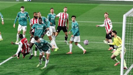 ليفربول يتأخر بالشوط الأول أمام برينتفورد