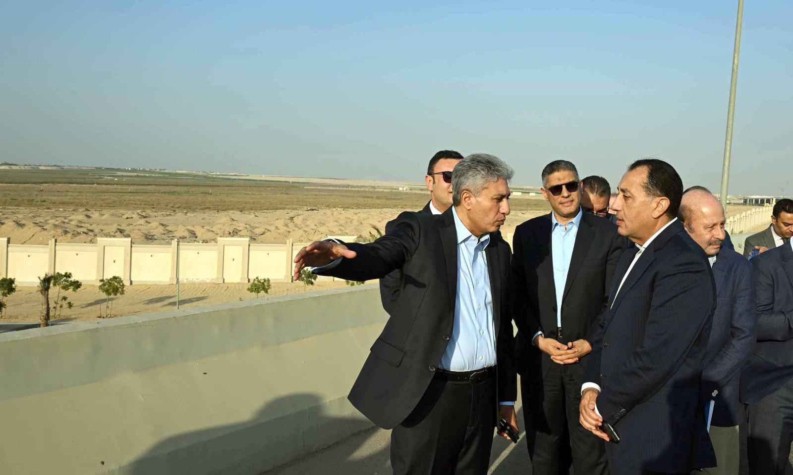 رئيس الوزراء يطمئن ميدانيا على الانتهاء من أعمال تطوير المنطقة المحيطة بالمتحف المصري الكبير