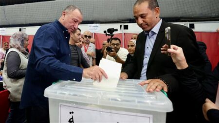 انتخابات الأهلي.. الخطيب يدلي بصوته وسط إقبال كبير من الاعضاء