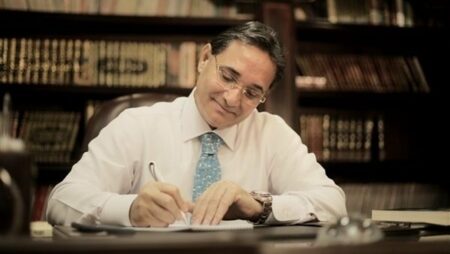 عبدالرحيم على يهنئ الرئيس السيسى بتأهل المنتخب الوطنى إلى نهائيات مونديال 2026