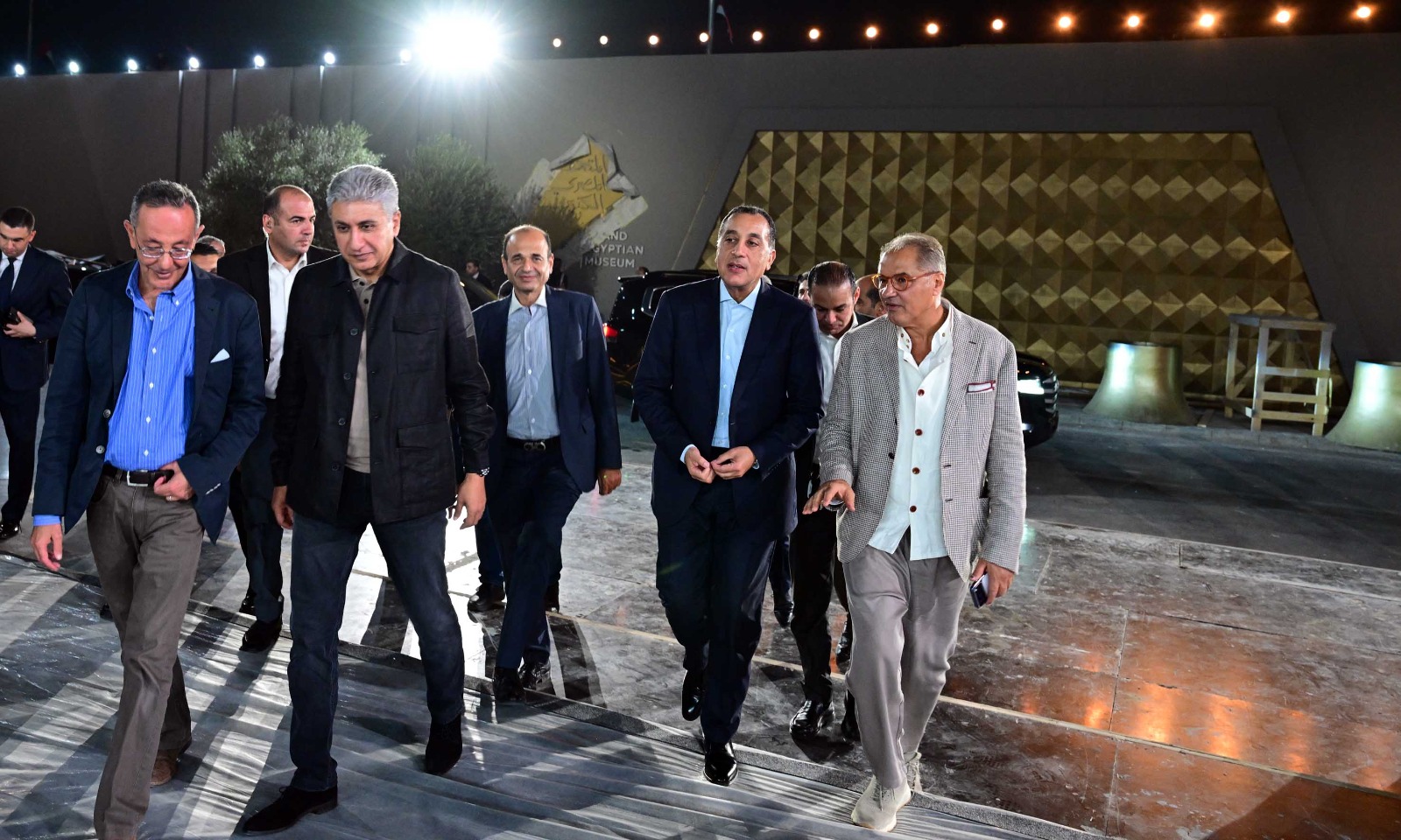 رئيس الوزراء يتابع اللمسات النهائية استعدادًا لاحتفالية افتتاح المتحف المصري الكبير.. صور