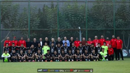 أبوريدة وأعضاء مجلس الإدارة وجهاز المنتخب الأول يدعمون الناشئين قبل السفر لكأس العالم أبوريدة وأعضاء مجلس الإدارة وجهاز المنتخب الأول يدعمون الناشئين قبل السفر لكأس العالم