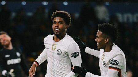 تشيلسي يتأهل بشق الأنفس إلى ربع نهائي كأس رابطة المحترفين