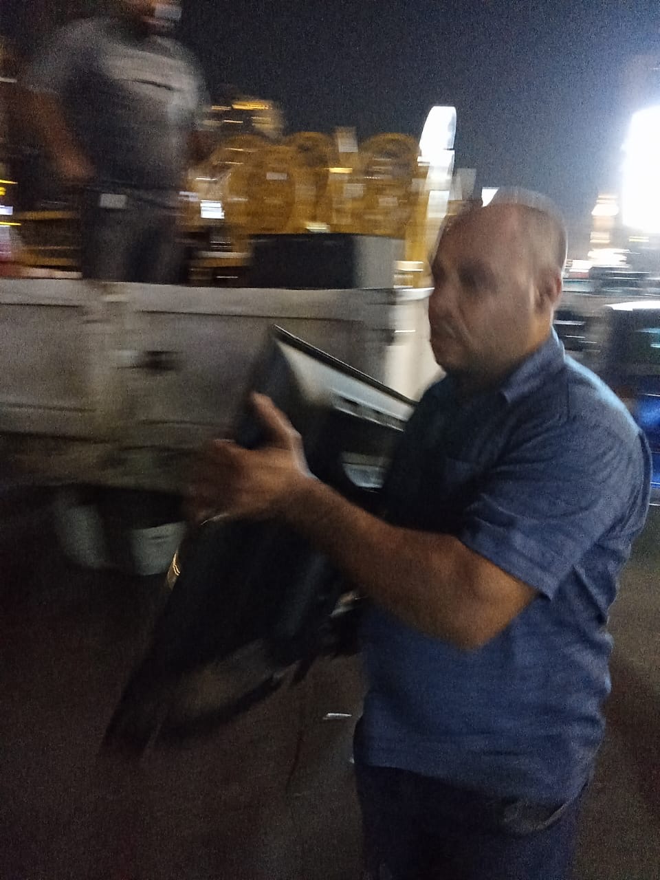 بالصور.. حملات مكبرة بحي العجوزة لرفع الإشغالات وتحقيق الانضباط بالشارع العام