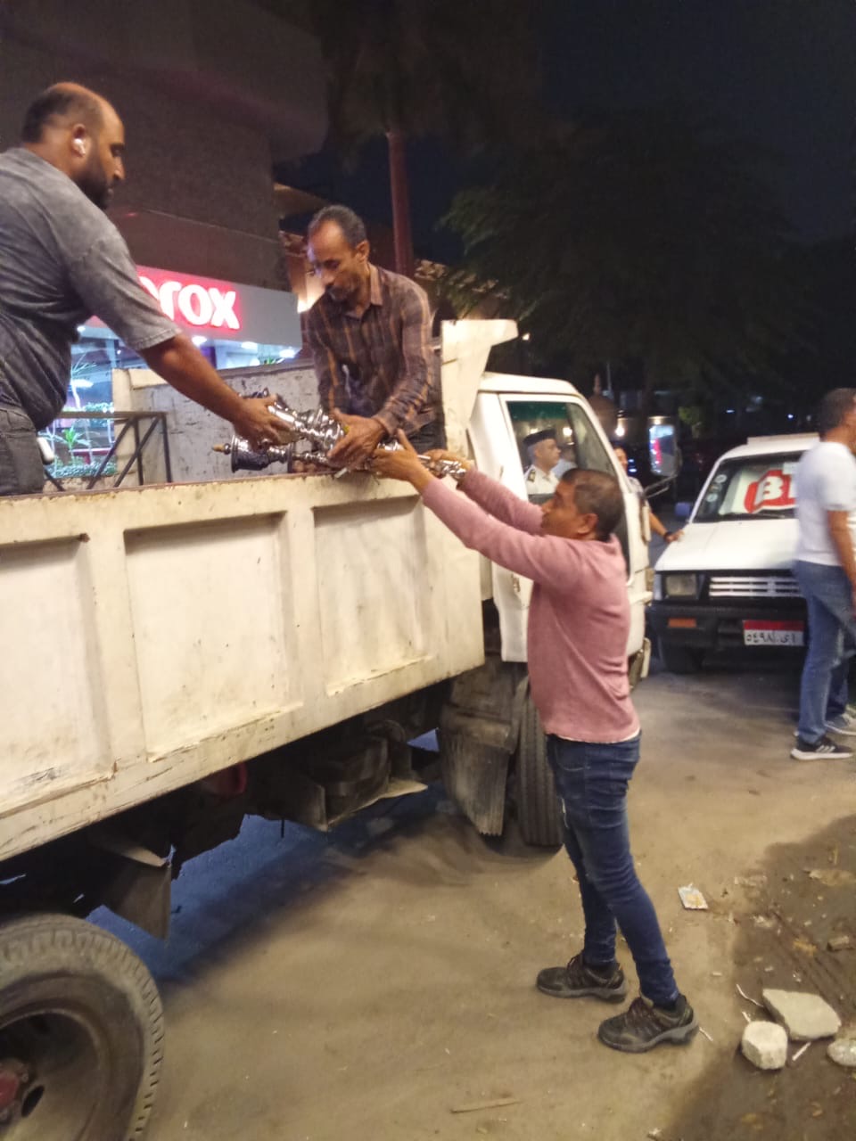 بالصور.. حملات مكبرة بحي العجوزة لرفع الإشغالات وتحقيق الانضباط بالشارع العام