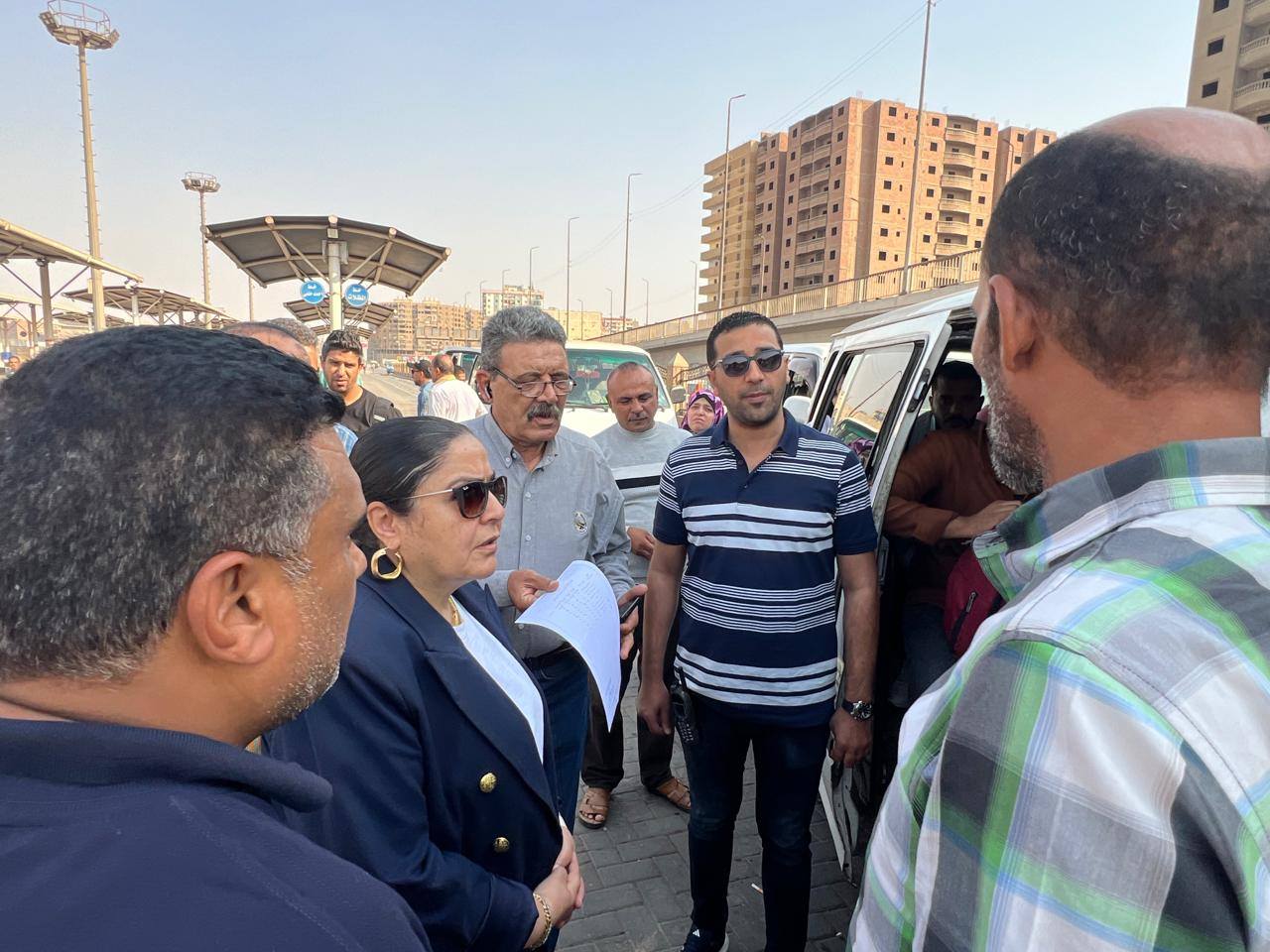 نائب محافظ القاهرة تتابع تطبيق تعريفة الركوب الجديدة بعد زيادة أسعار البنزين