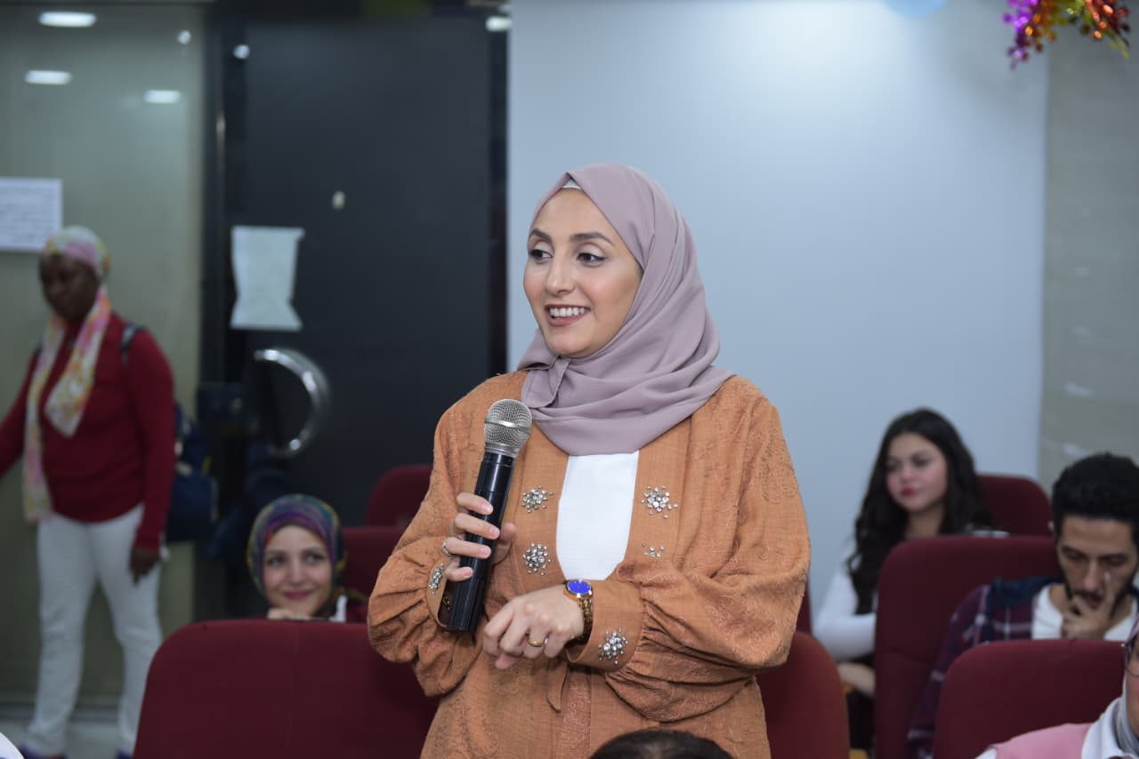 غادة عبد الرحيم تدعو وزارة التعليم لتبني حقيبة "سوبر مامي" لدعم أطفال فرط الحركة وتشتت الانتباه| صور