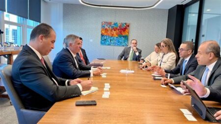 وزير الاستثمار يلتقي نائب رئيس مجلس إدارة شركة جي بي مورجان تشيس.. صور