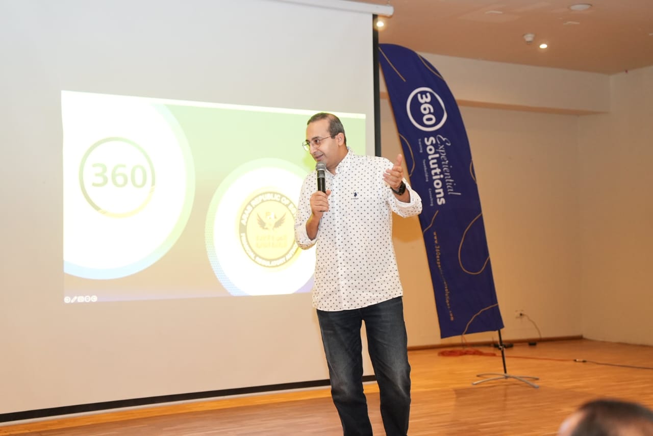 توفير بيئة عمل إيجابية حجر الأساس في تطوير الأداء المؤسسي