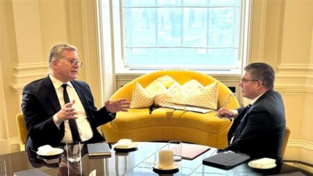 وزير البترول يبحث مع «بيكر هيوز» تعزيز التعاون لزيادة الإنتاج وخفض الانبعاثات