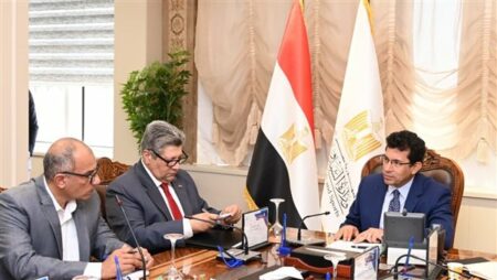 لتعزيز المشاركة في انتخابات النواب| وزير الشباب يجتمع مع شركاء الحملة القومية «شارك.. الكلمة كلمتك»