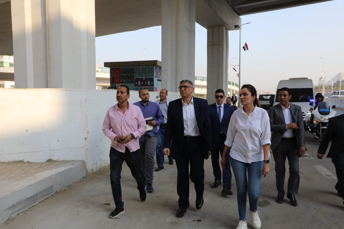 قبل افتتاح المتحف المصري الكبير.. محافظ الجيزة يتابع أعمال التجميل والإنارة بالطريق