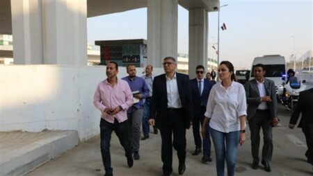 قبل افتتاح المتحف المصري الكبير.. محافظ الجيزة يتابع أعمال التجميل والإنارة بالطريق