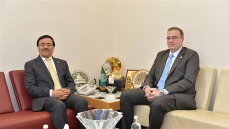 رئيس التنظيم والإدارة يبحث مع المنظمة العربية للتنمية الإدارية سبل التعاون المشترك رئيس التنظيم والإدارة يبحث مع المنظمة العربية للتنمية الإدارية سبل التعاون المشترك