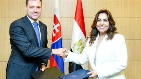 منال عوض توقع مذكرة تفاهم مع وزير البيئة بسلوفاكيا للتعاون في مجال تغير المناخ
