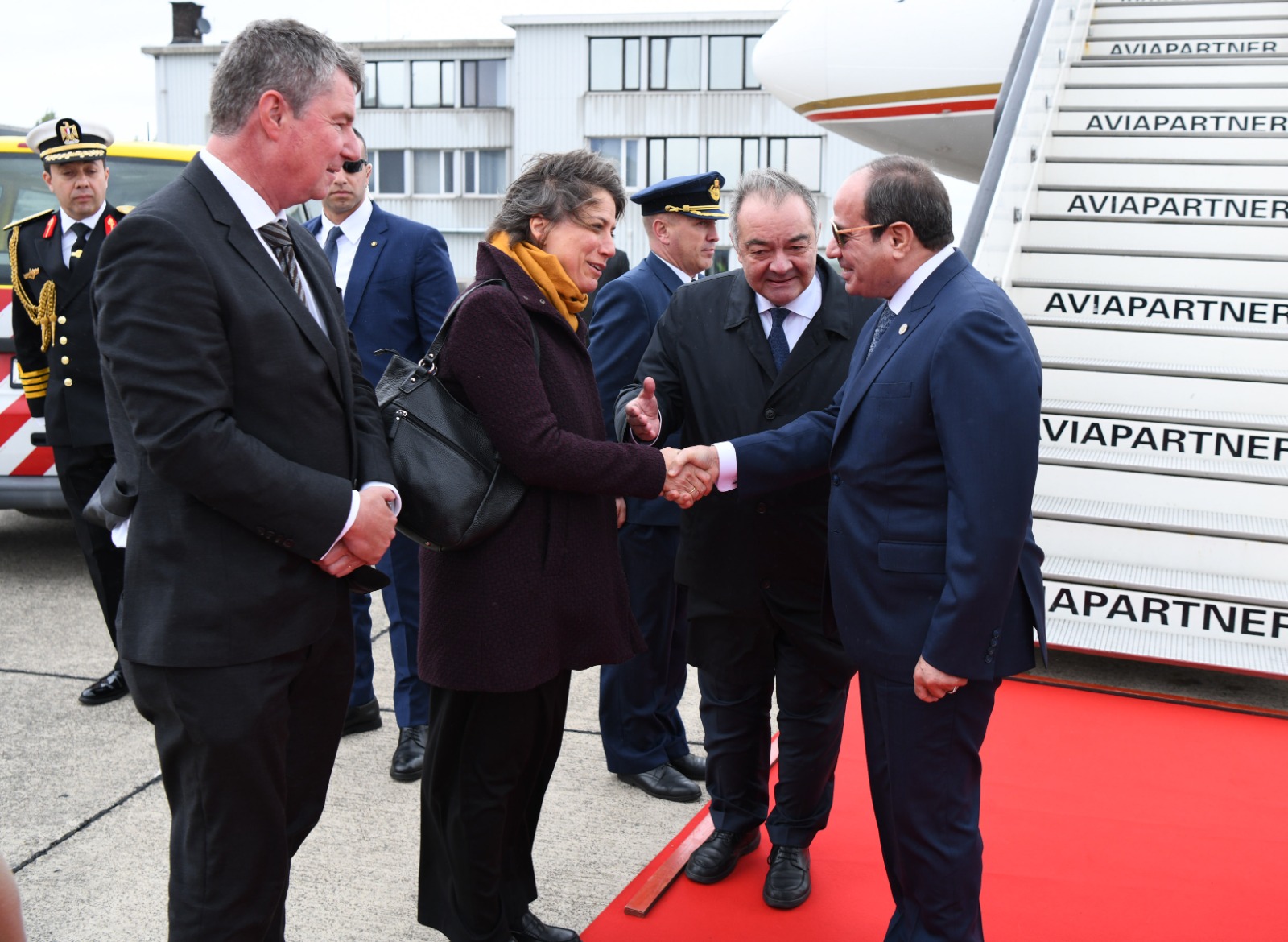 السيسي يصل بروكسل للمشاركة في القمة المصرية الأوروبية.. فيديو وصور